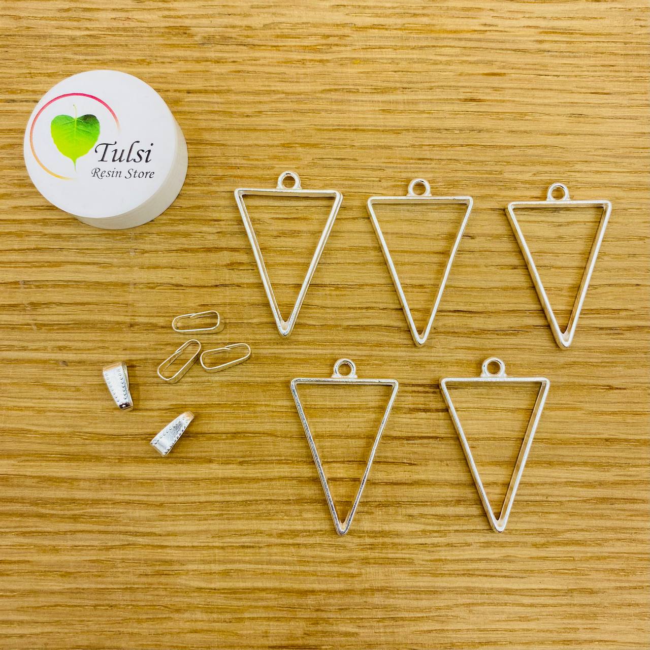 Triangle Bazels With Clasp (5 Pc)
