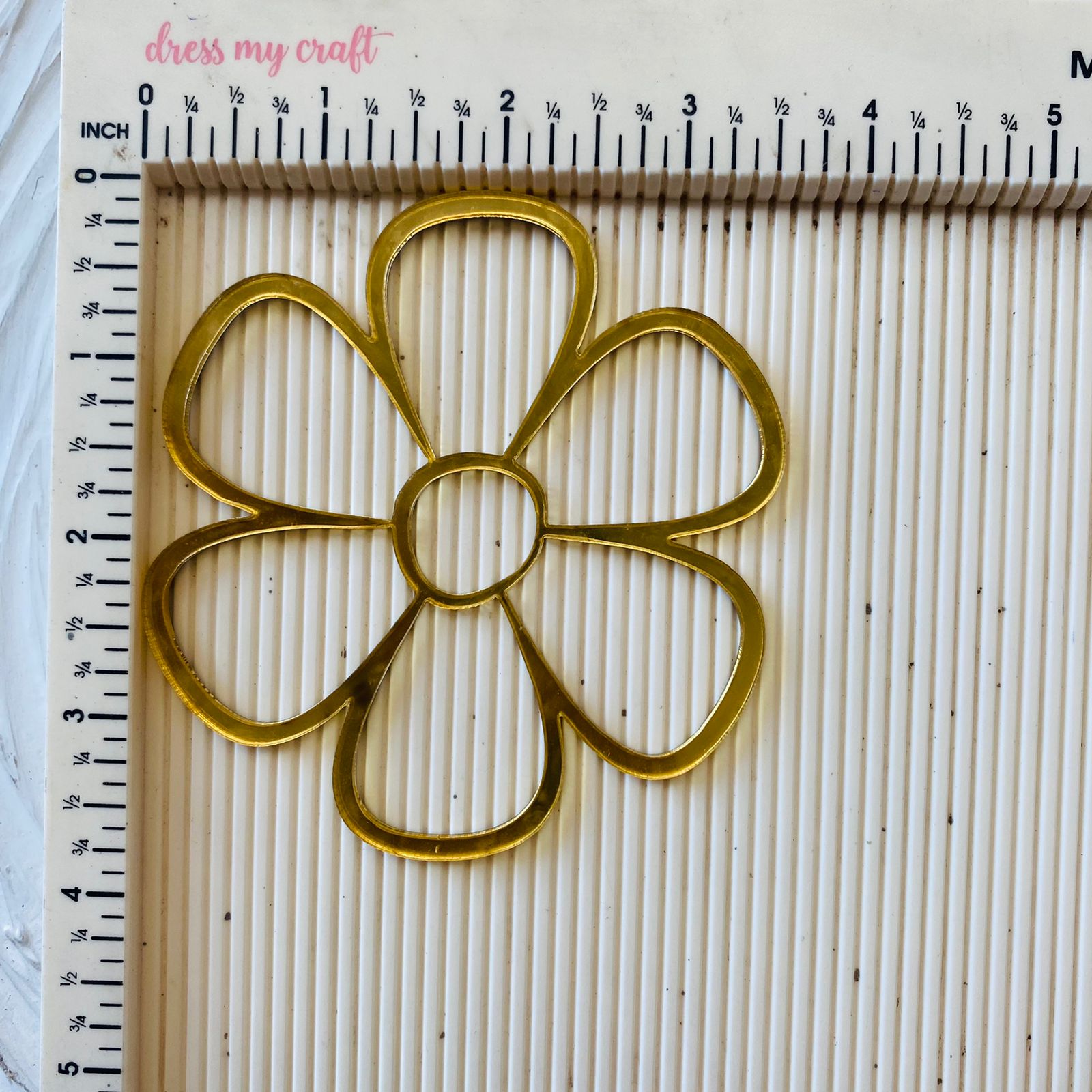 Acrylic Daisy Flower Cutout Tulsi Resin Store